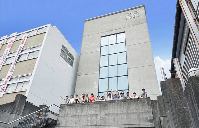 1. 岐阜県大垣市にある学校です。 1. Trường tọa lạc tại thành phố Ogaki, tỉnh Gifu